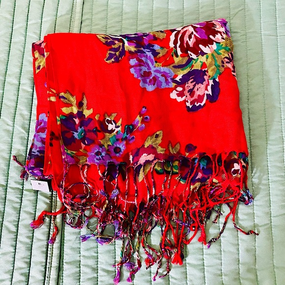 Apt. 9 oblong floral scarf🧣🧣🧣 - Picture 1 of 4